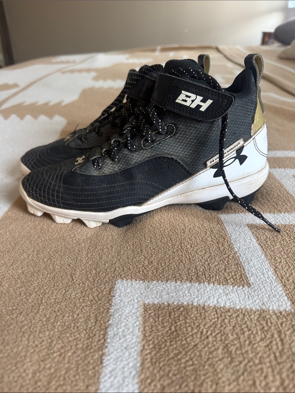 Under Armour Kids Black White Gold High-Top Cleats